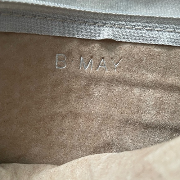 B. May Blue Embossed Gator Essentials Pouch - Picture 3 of 7